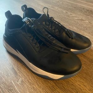 Black Clove Healthcare Shoes, wipeable material, minimal wear